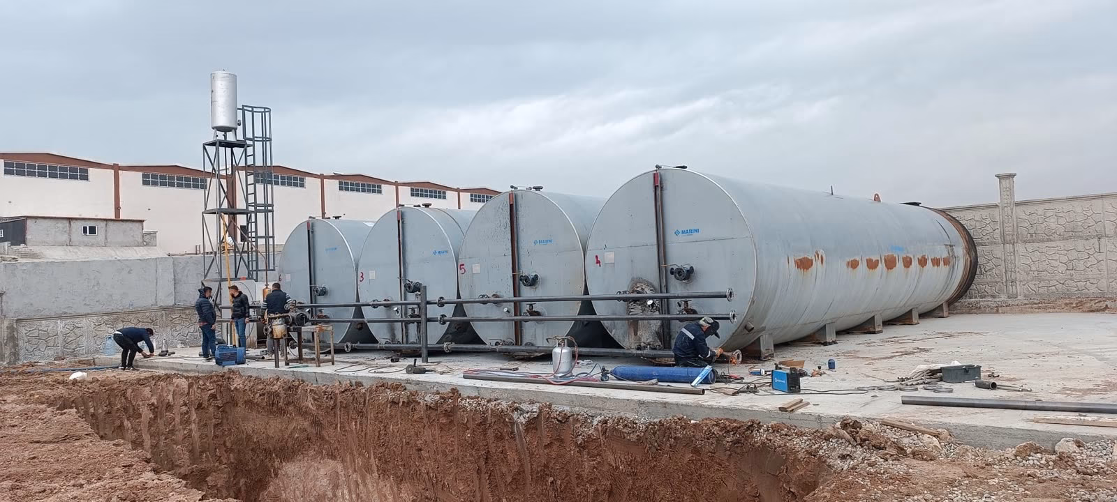 Bitüm tanklarının yeni sahada montajı